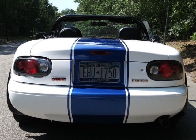 1993 White/Blue Mazda MX-5 Miata Convertible