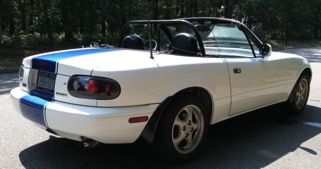 1993 White/Blue Mazda MX-5 Miata Convertible