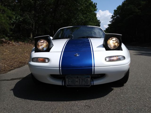 1993 White/Blue Mazda MX-5 Miata Convertible