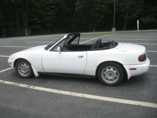 1993 White Mazda MX-5 Miata Convertible
