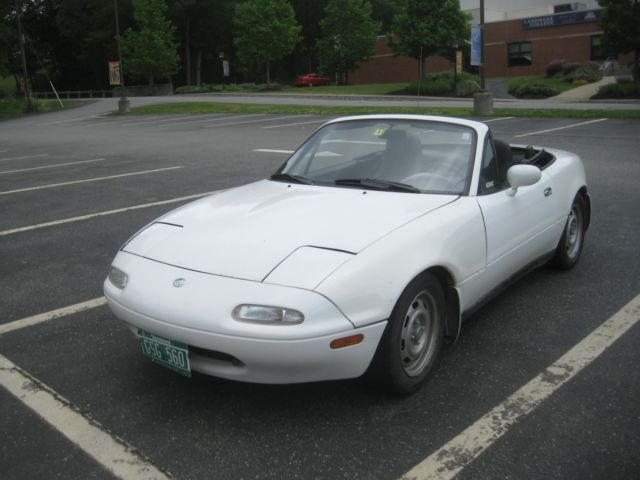 1993 White Mazda MX-5 Miata Convertible