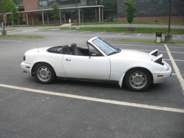 1993 White Mazda MX-5 Miata Convertible