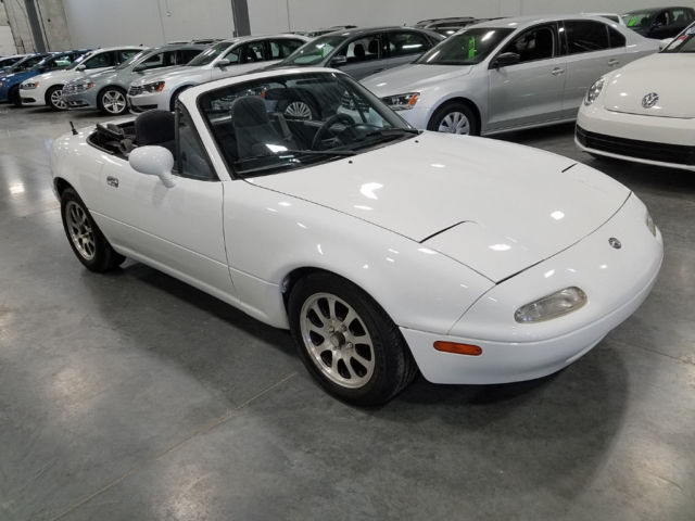 1993 White Mazda MX-5 Miata --