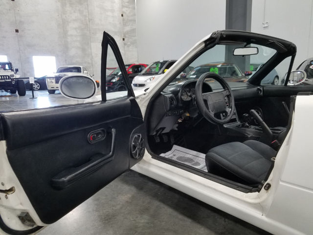 1993 White Mazda MX-5 Miata --