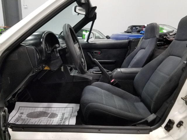 1993 White Mazda MX-5 Miata --