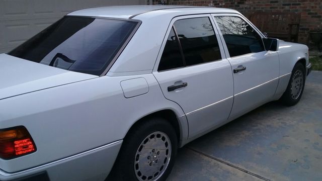 1993 White Mercedes-Benz 300-Series Sedan