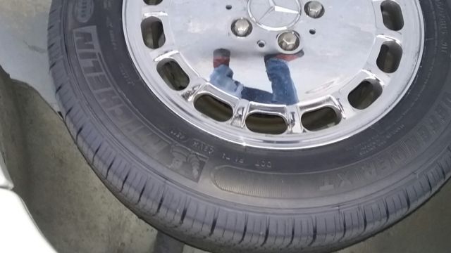 1993 White Mercedes-Benz 300-Series Sedan