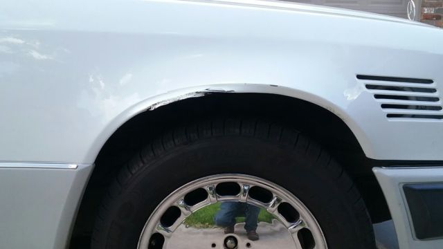 1993 White Mercedes-Benz 300-Series Sedan