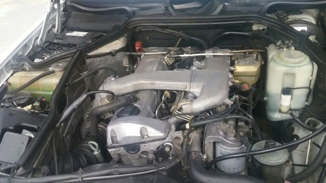 1993 White Mercedes-Benz 300-Series Sedan