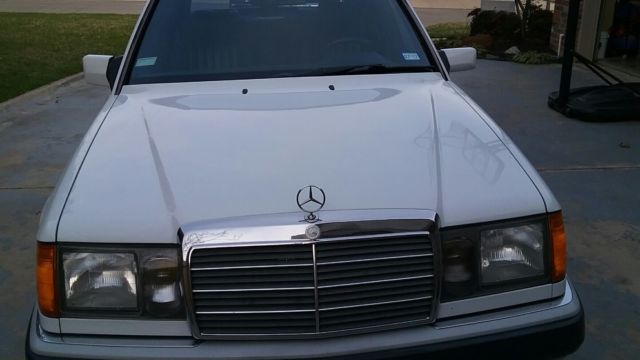 1993 White Mercedes-Benz 300-Series Sedan