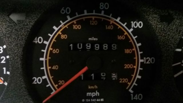 1993 White Mercedes-Benz 300-Series Sedan