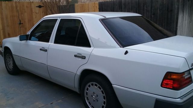1993 White Mercedes-Benz 300-Series Sedan