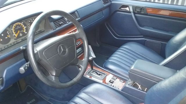 1993 White Mercedes-Benz 300-Series Sedan