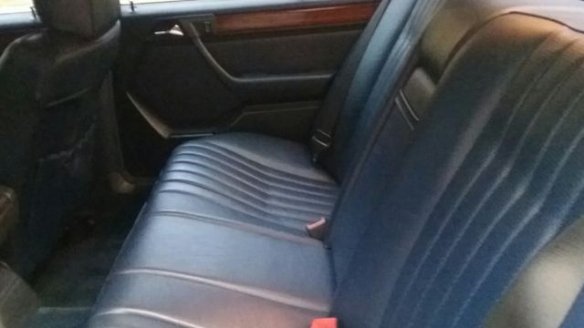 1993 White Mercedes-Benz 300-Series Sedan