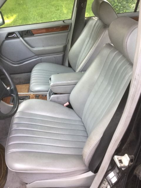 1993 Black Mercedes-Benz 300-Series Sedan