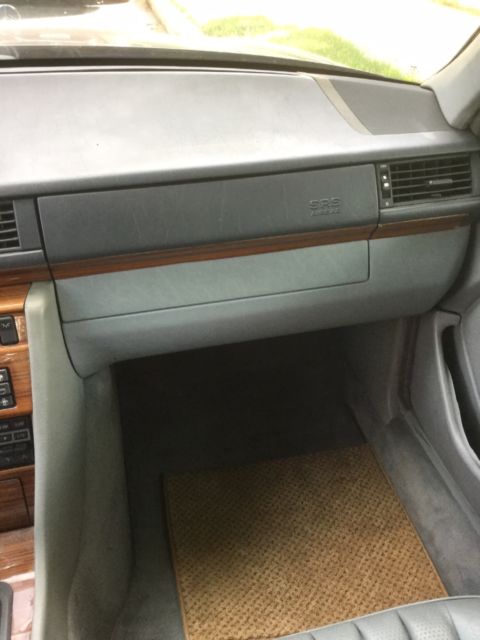 1993 Black Mercedes-Benz 300-Series Sedan