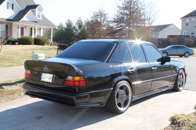 1993 white Mercedes-Benz 300-Series Sedan