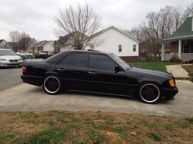 1993 white Mercedes-Benz 300-Series Sedan