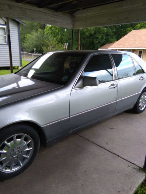 1993 Silver Mercedes-Benz 400-Series Sedan
