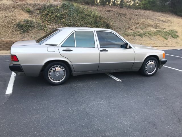 1993 Gold Mercedes-Benz 190-Series 4 DOOR