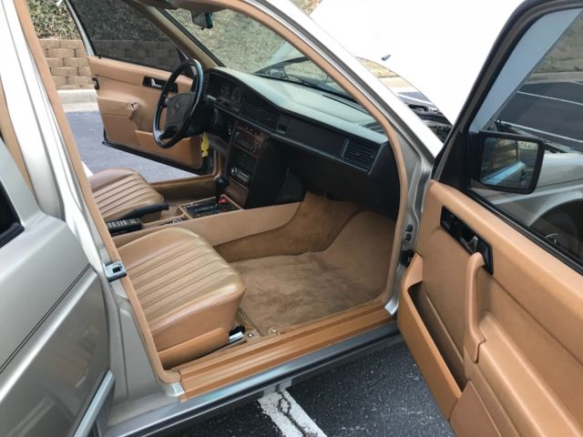 1993 Gold Mercedes-Benz 190-Series 4 DOOR