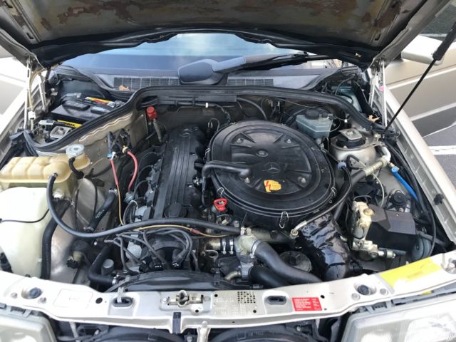 1993 Gold Mercedes-Benz 190-Series 4 DOOR