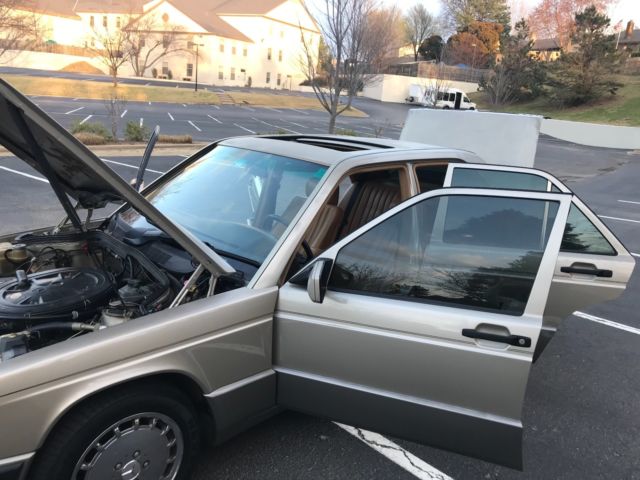 1993 Gold Mercedes-Benz 190-Series 4 DOOR