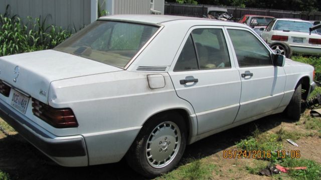 1993 Gold Mercedes-Benz 190-Series 4 DOOR