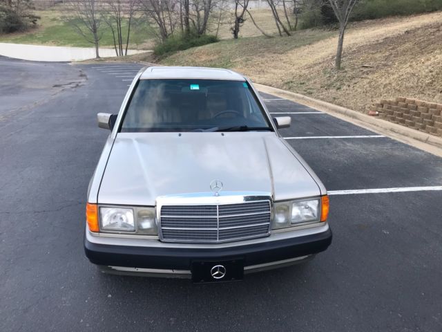1993 Gold Mercedes-Benz 190-Series 4 DOOR