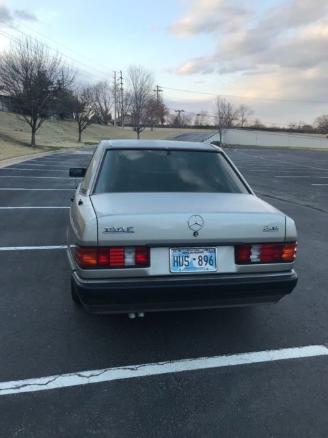 1993 Gold Mercedes-Benz 190-Series 4 DOOR