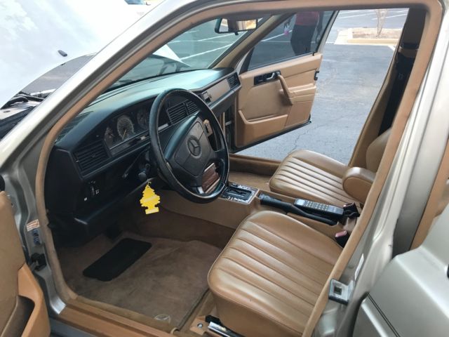 1993 Gold Mercedes-Benz 190-Series 4 DOOR