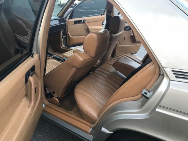 1993 Gold Mercedes-Benz 190-Series 4 DOOR