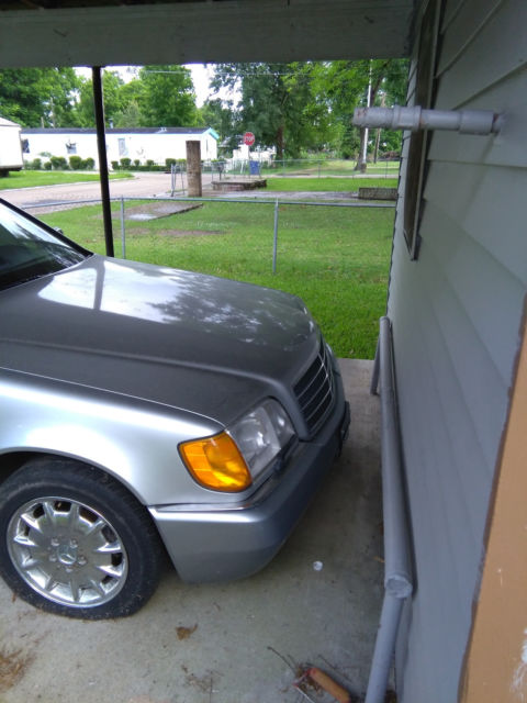 1993 Silver Mercedes-Benz 400-Series Sedan