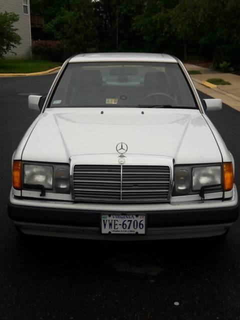 1993 White Mercedes-Benz 300-Series Sedan
