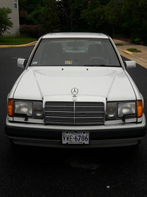 1993 White Mercedes-Benz 300-Series Sedan