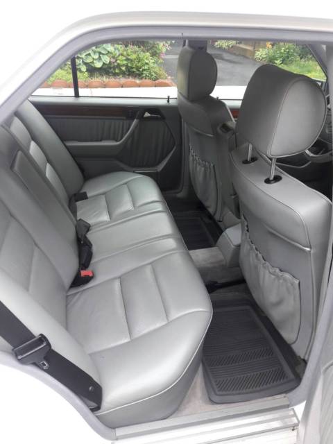 1993 White Mercedes-Benz 300-Series Sedan