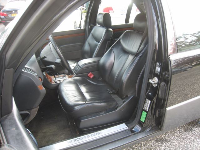 1993 Black Mercedes-Benz 300-Series Sedan