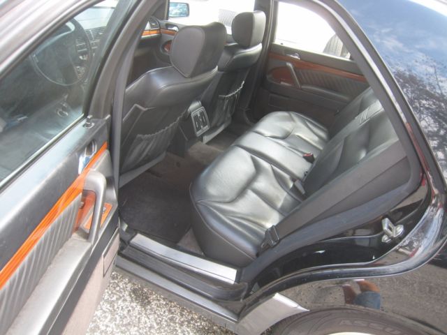 1993 Black Mercedes-Benz 300-Series Sedan