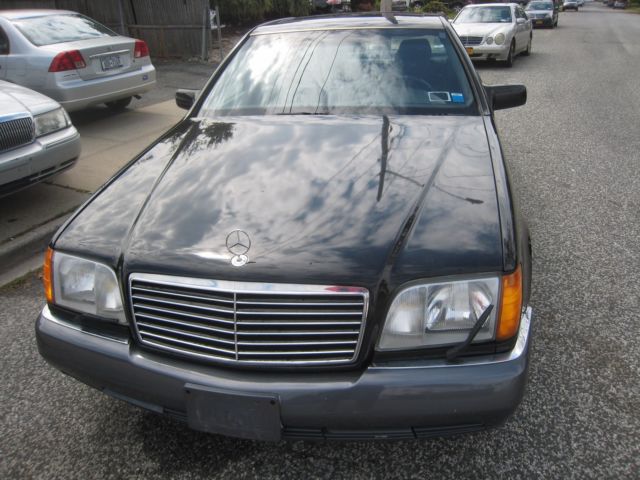 1993 Black Mercedes-Benz 300-Series Sedan