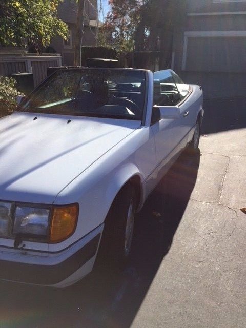 1993 White Mercedes-Benz 300-Series Convertible