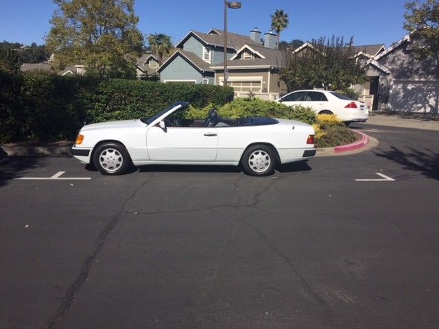 1993 White Mercedes-Benz 300-Series Convertible