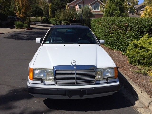 1993 White Mercedes-Benz 300-Series Convertible