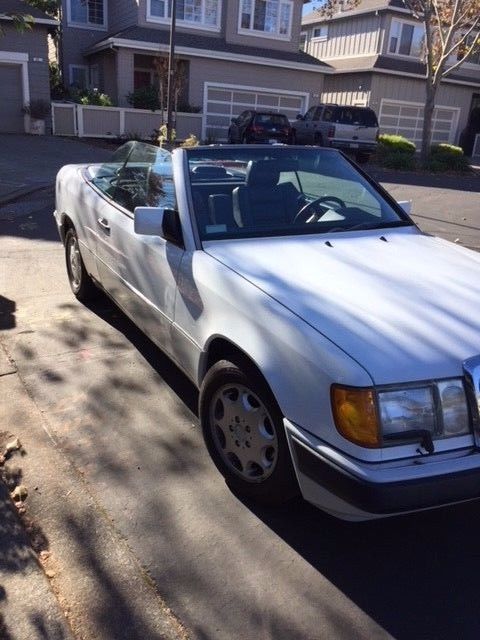 1993 White Mercedes-Benz 300-Series Convertible