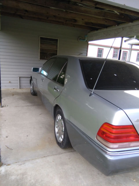 1993 Silver Mercedes-Benz 400-Series Sedan