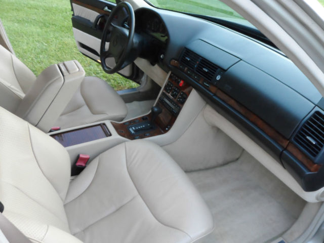 1993 Smoke Silver Mercedes-Benz 500-Series Sedan