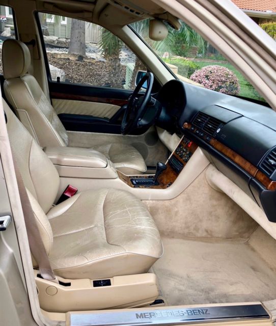 1993 Gold Mercedes-Benz 500-Series Sedan