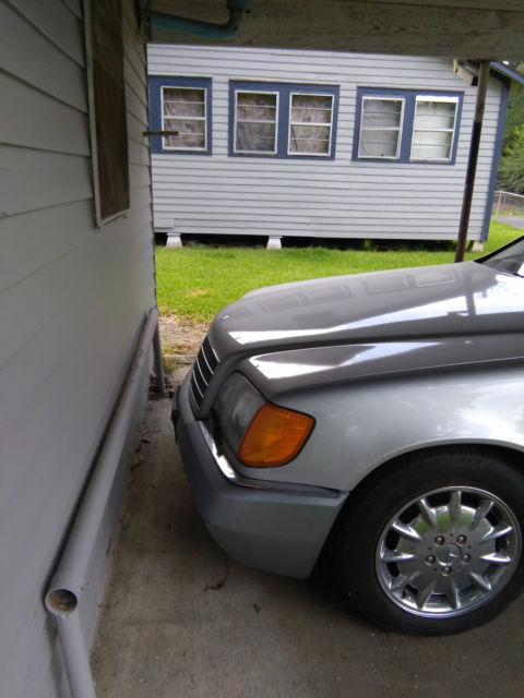 1993 Silver Mercedes-Benz 400-Series Sedan