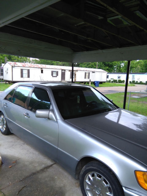 1993 Silver Mercedes-Benz 400-Series Sedan