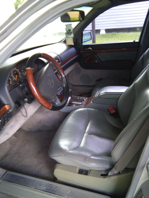 1993 Silver Mercedes-Benz 400-Series Sedan