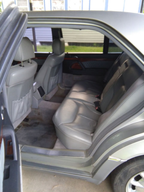 1993 Silver Mercedes-Benz 400-Series Sedan